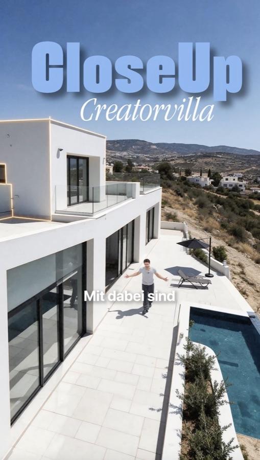 Instagram-Reel von CloseUp: Creator auf der Terrasse der CloseUp-Creatorvilla